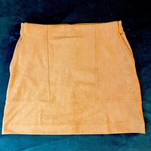 Banana Republic. Tan/khaki Vegan Suede Mini Skirt. Women’s Size 8 Petite. Lined.
